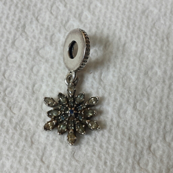Pandora Snowflake Dangle Charm - Picture 1 of 8